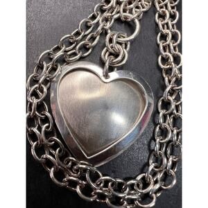Vintage sterling silver heart framed pendant and chain necklace
